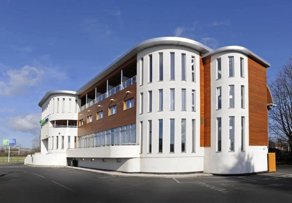 Holiday Inn Express Crewe, An Ihg Hotel Exterior photo